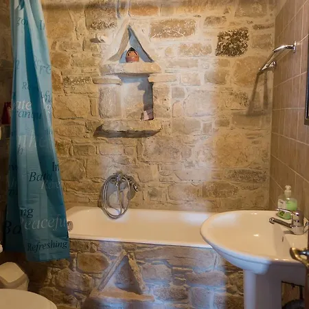 O Ilios House