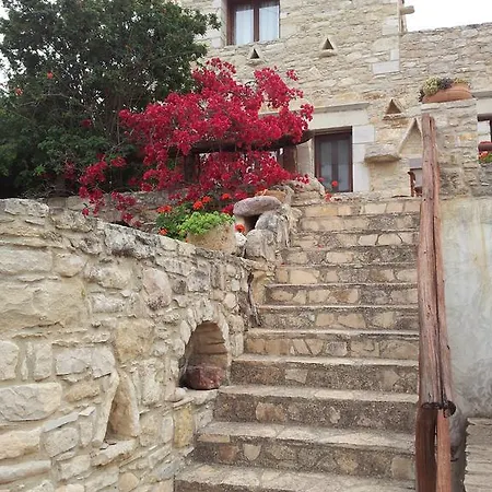 O Ilios House *